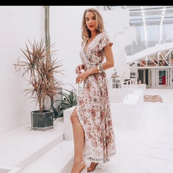 Beautiful Dress - Picture 1 of 5